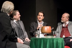 Die Feuerzangenbowle; Mit Tommaso Cacciapuoti, Klaus Falkhausen, Franz-Joseph Dieken, Ole Schlosshauer, Hannelore Droege, Verena Wolfien, Alexander Scala, Ole Bielfeldt, Steffen Köster, Tim Albers, Thomas Franz; Regie: Axel Schneider; Kostüme: Daniela Kock